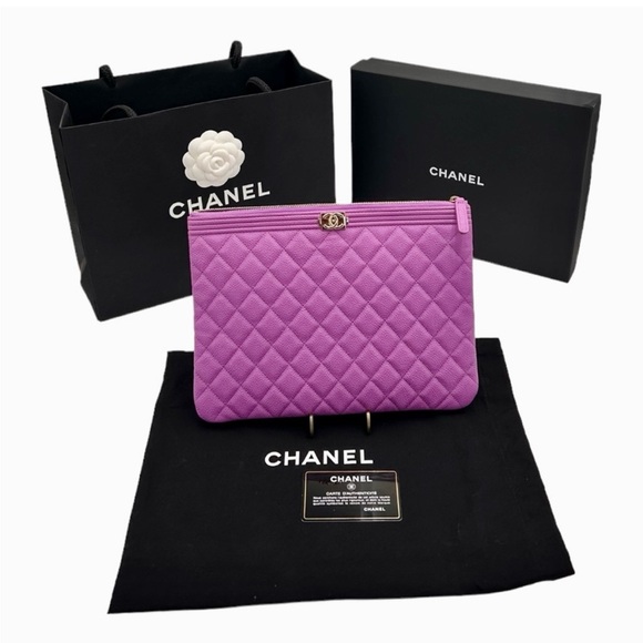 CHANEL Handbags - CHANEL Caviar Quilted Pouch Clutch